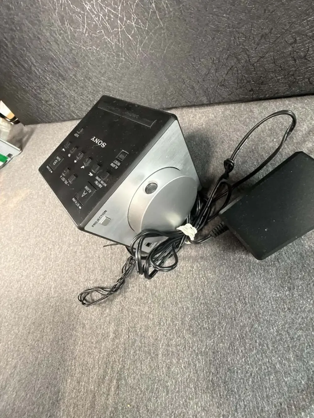 Sony ICF-C1T Cube AM/FM Dual Alarm Clock Radio with Mirror Finish and Time Proje